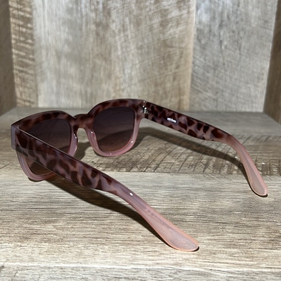 Anthropologie Ett Twa Sunglasses Cheetah main image 11